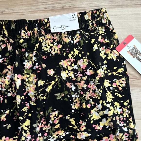NWT Jessica Simpson Floral Pants with Pockets. Bouquet Splash. Tapered Leg. Flow - Picture 9 of 11
